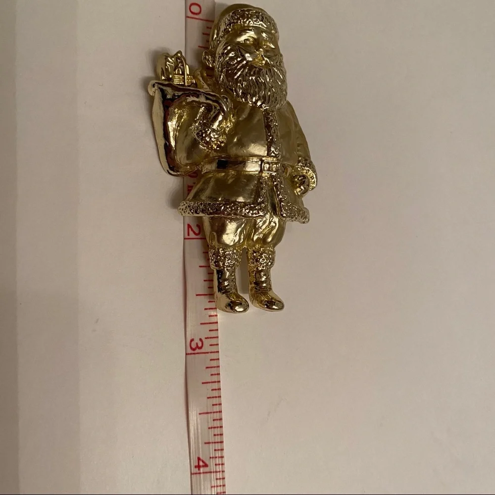 VINTAGE AJC BROOCH PIN SANTA GOLD TONE CHRISTMAS HOLIDAY XMAS JEWELRY